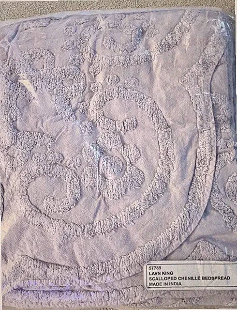 King Tufted Chenille Bedspread Lavender Scalloped Cottage Vintage Style NEW