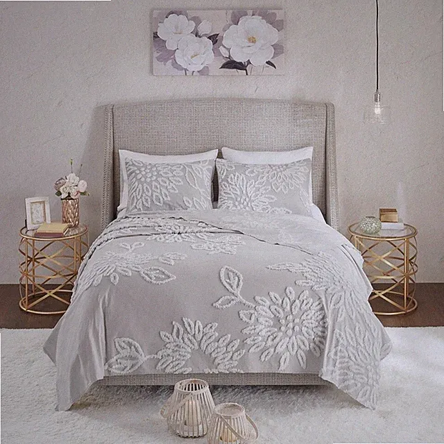 Madison Park Pansy Grey/ White Tufted Cotton Chenille FULL/QUEEN Coverlet Set