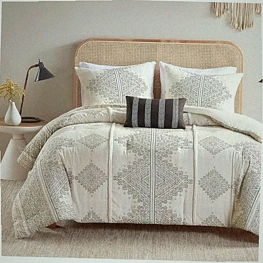Queen Comforter Set, Boho Comforters with Chenille Full/Queen Black/Ivory
