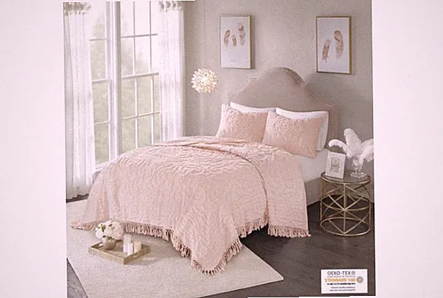 Virginia 3-Piece Blush Cotton Tufted Chenille Medallion Fringe Full/Queen Coverl